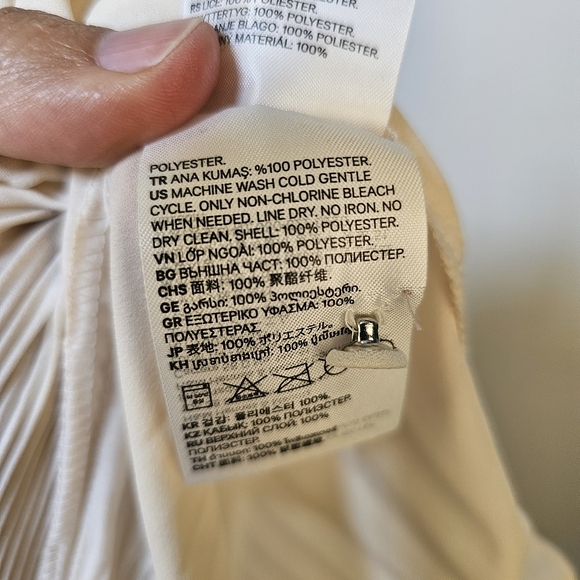 👍NWOT H&M cream white long sleeve pleated chiffon loose fit shirt top sz M US. - Picture 8 of 8